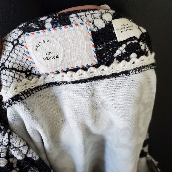 Postmark Black & White Structured Top | Medium - Picture 7 of 8